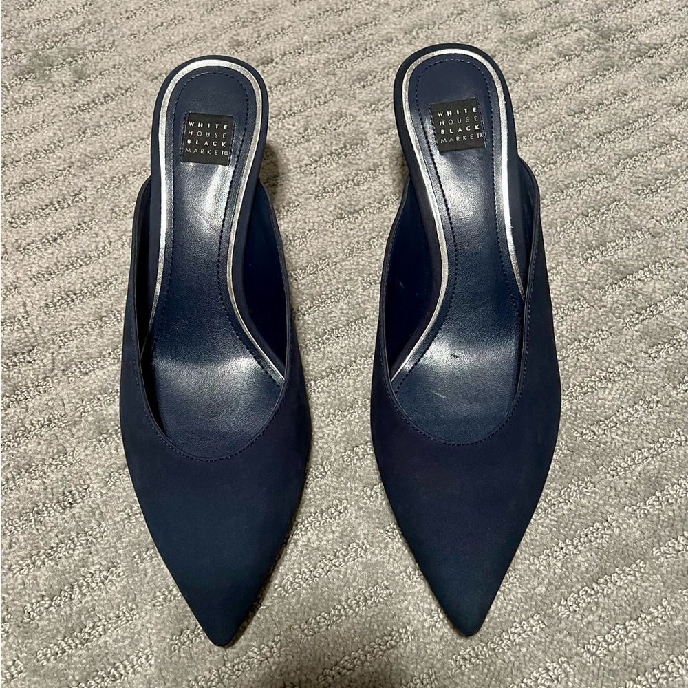 White House Black Market Navy sz 8 kitten mules